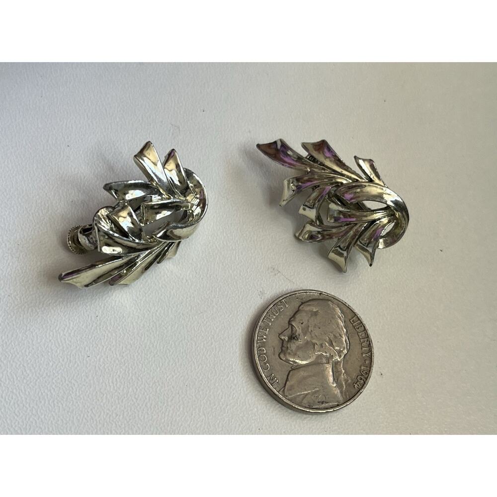 Vintage Coro Signed Silver tone Clip On Earrings - Picture 3 of 3